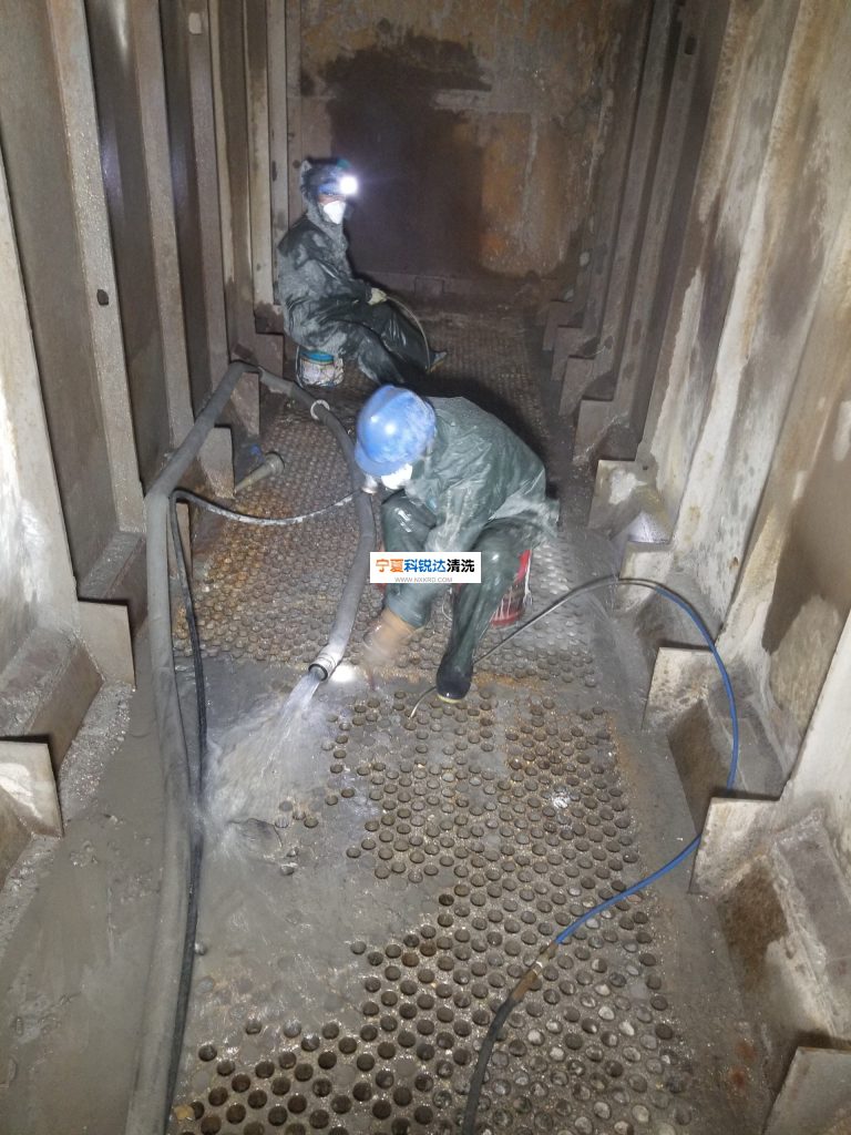 业绩图片、公司新闻7西固热电13号炉空预器清洗20250309_165516_018 768x1024.jpg