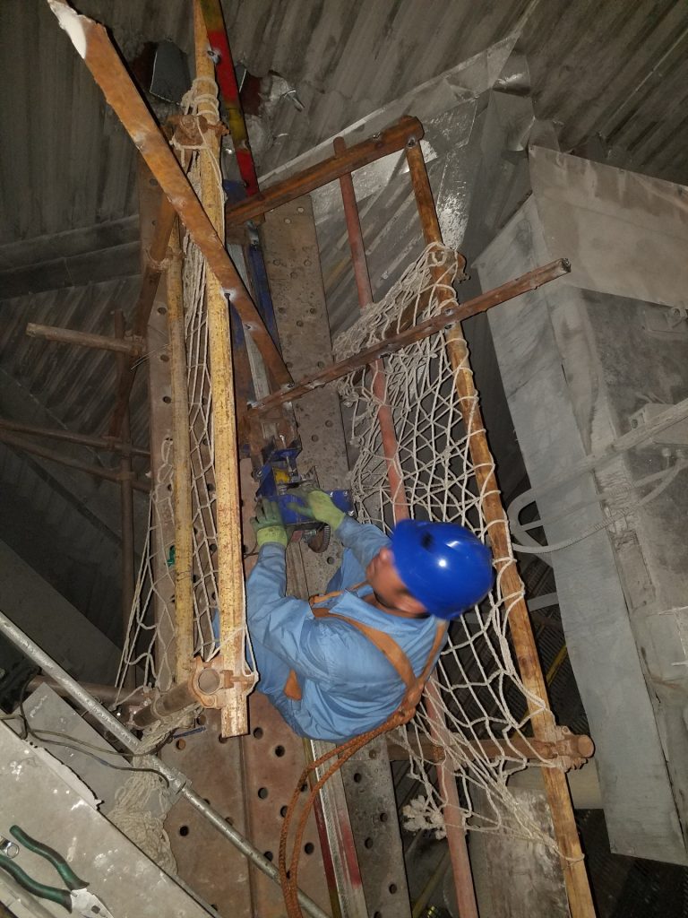 业绩图片、公司新闻2鸳鸯湖电厂#2空预器在线清洗20250310_114417_799 768x1024.jpg