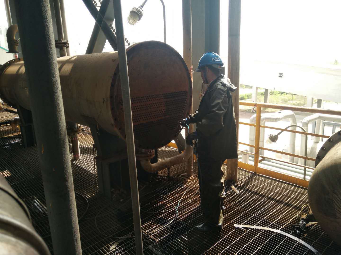 宁夏和宁化学有限公司2019大修高压水冲洗现场