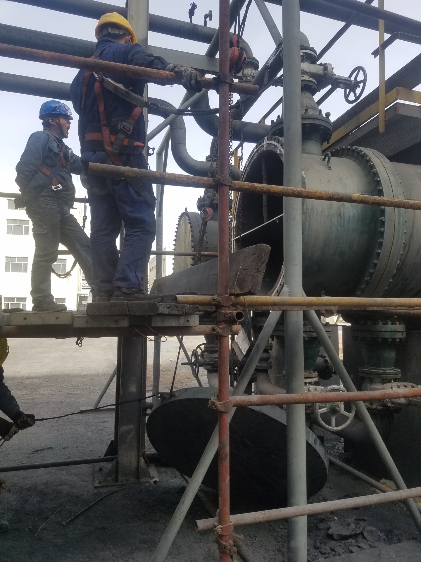 和宁化学E205灰水换热器冲洗现场