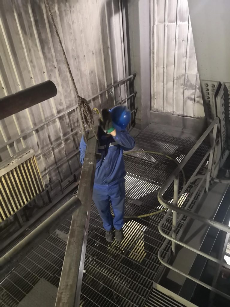 业绩图片、公司新闻1甘肃西固电厂空预器在线清洗612f80c0 67e0 11e9 b2ba 525400a20cd4 768x1024.jpg
