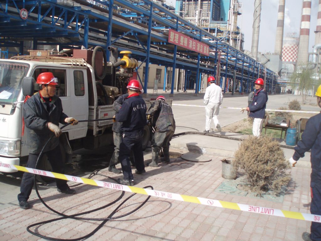 业绩图片、公司新闻中国石油宁夏石化公司大修地下排污管线十号线疏通现场9c9c1f14 fdba 11e8 a6e8 5254002ec14d 1024x768.jpg
